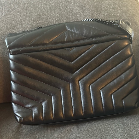 SAINT LAURENT Calfskin Quilted Monochrome Medium Loulou Chain Satchel Black - Picture 8 of 11